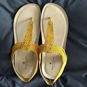 NWT mustard sandal